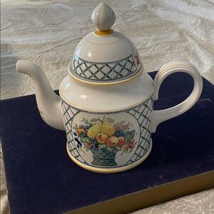Villeroy & Boch Basket Collection Porcelain Coffee Pot